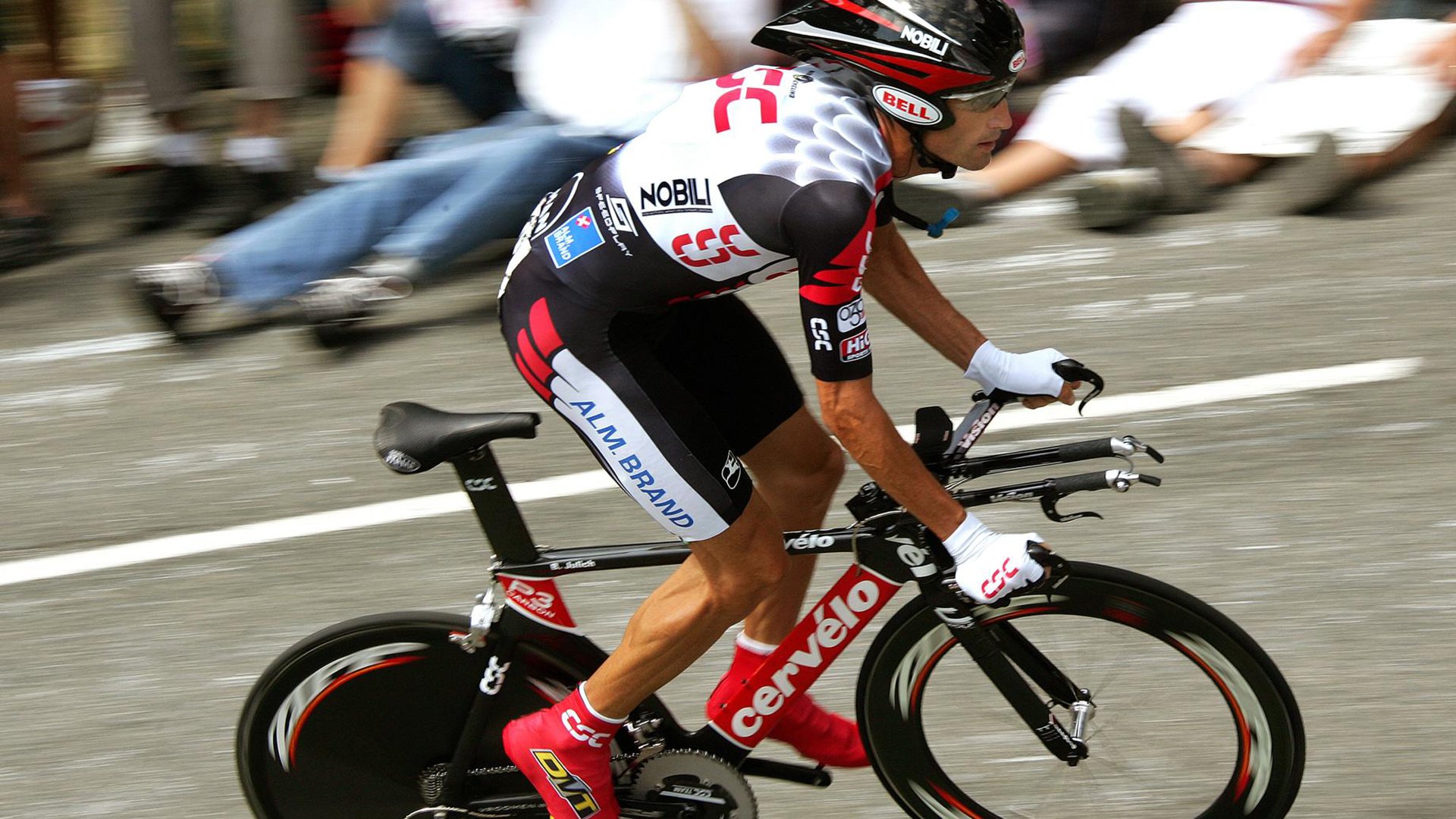 开云中国大陆-混合泳赛事摩纳哥团队配合默契，摩纳哥泳池